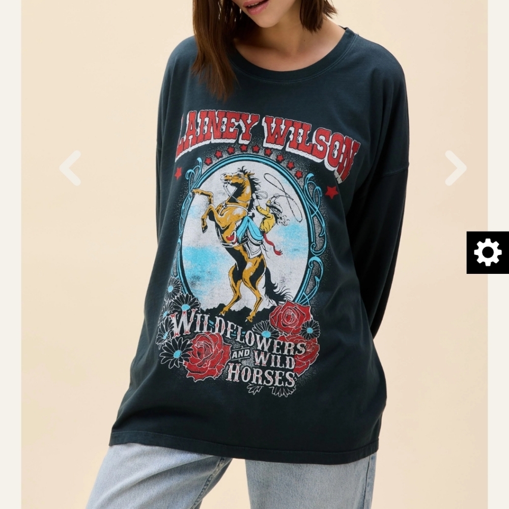 ISO Daydreamer Lainey Wilson Longsleeve